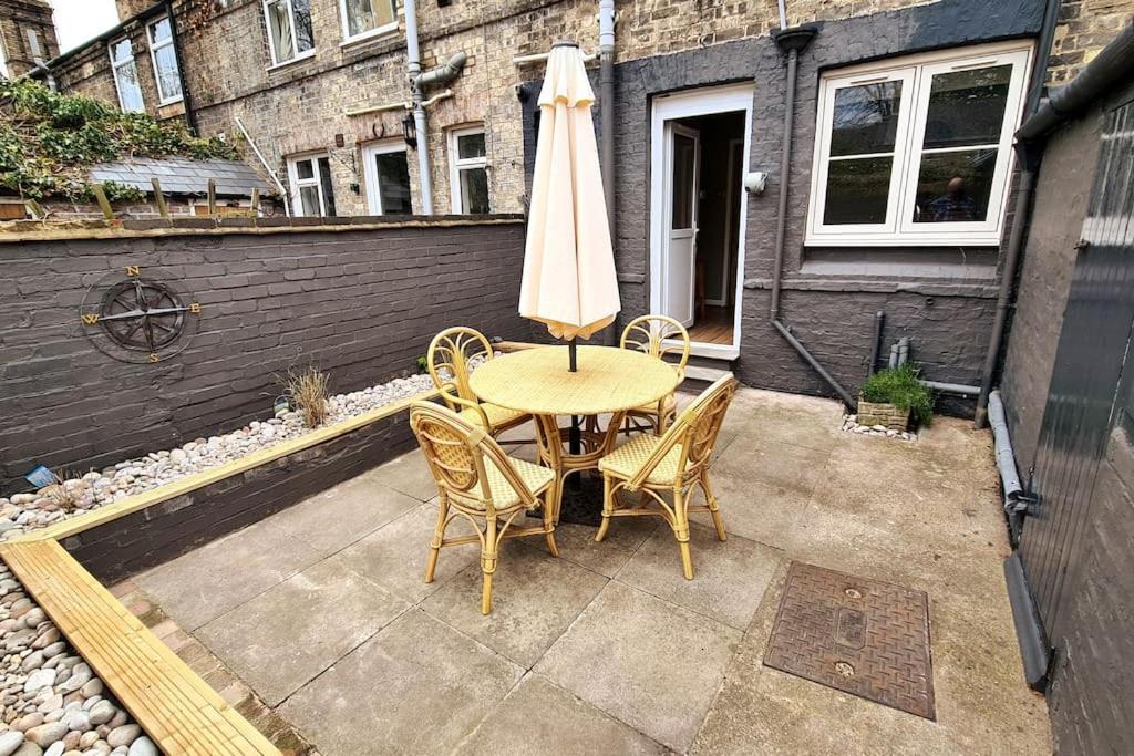 Gorgeous Two Bedroom House In Ely Exterior photo