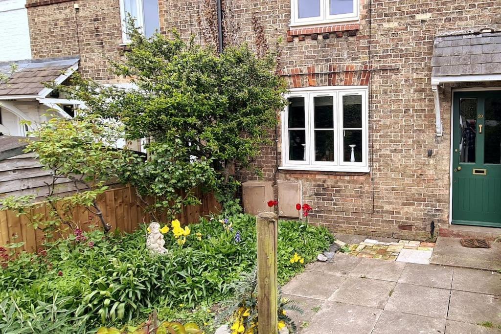 Gorgeous Two Bedroom House In Ely Exterior photo