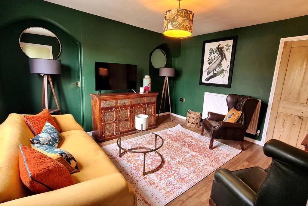 Gorgeous Two Bedroom House In Ely Exterior photo