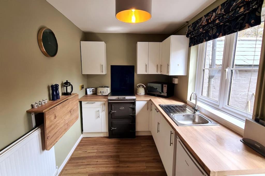 Gorgeous Two Bedroom House In Ely Exterior photo